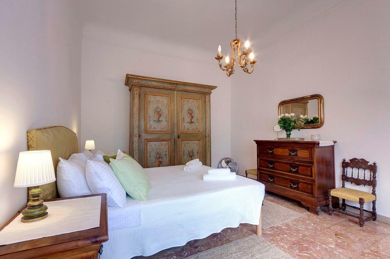 Historical Apartment Spectacular Arno View With Balcony From 12 Th Century. Флоренция Экстерьер фото